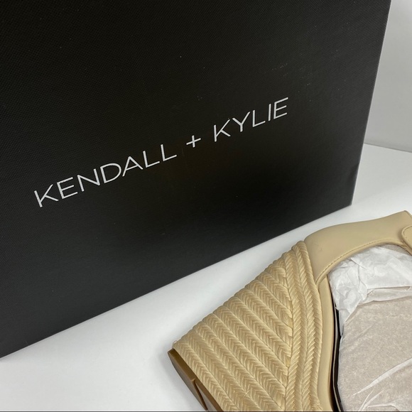 Kendall + Kylie Platform Wedge Strappy San… - Picture 6 of 8